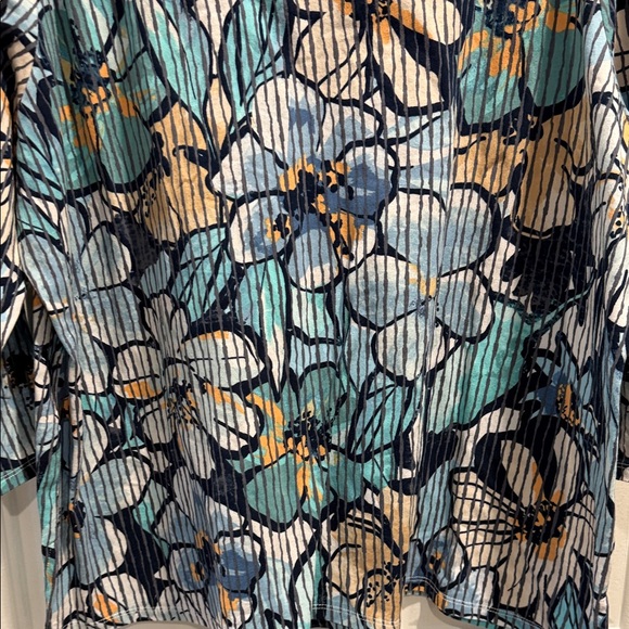 Alfred Dunner Flattering Blue Floral Women's Top - 3/4 sleeves - Picture 4 of 8